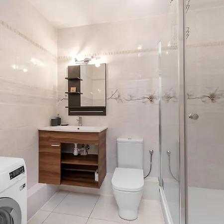 Cozy Corner: With Wifi And Private Balcony *